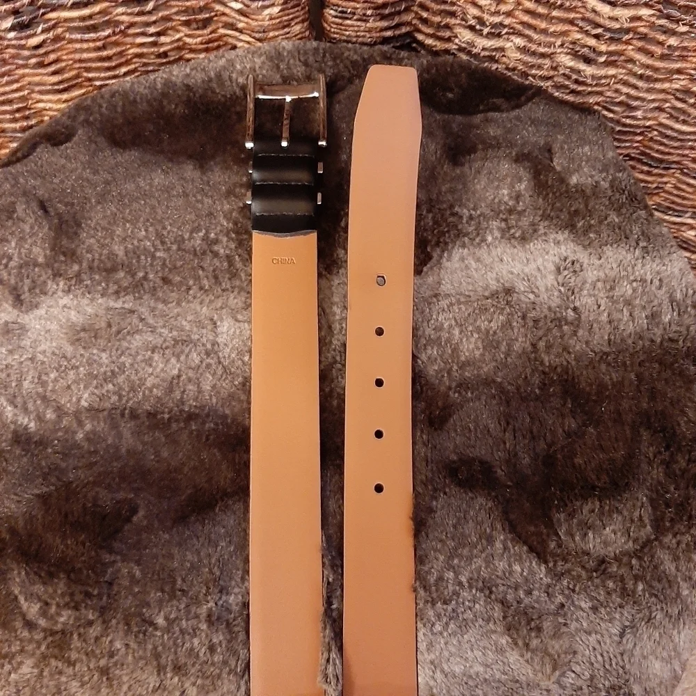 Van Heusen Leather Belt Men's 34 Black Silver Minimalist Contemporary Office